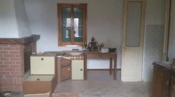 σπίτι σε Neviano degli Arduini, Εμίλια-Ρομάνια 10068277