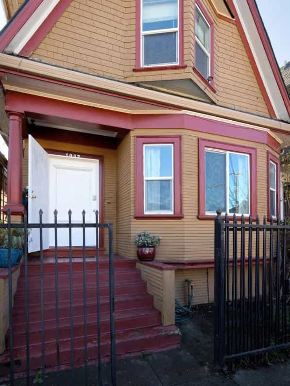 House in Oakland, California 10068461
