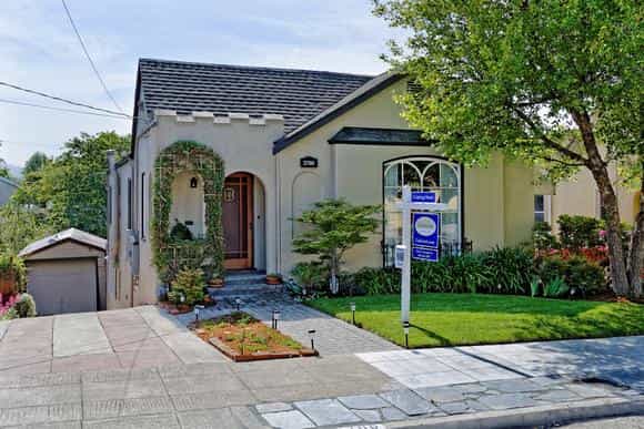 House in Oakland, California 10068536