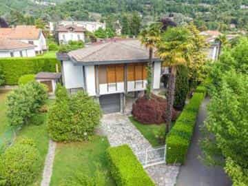Rumah di Lesa, Piemonte 10068537