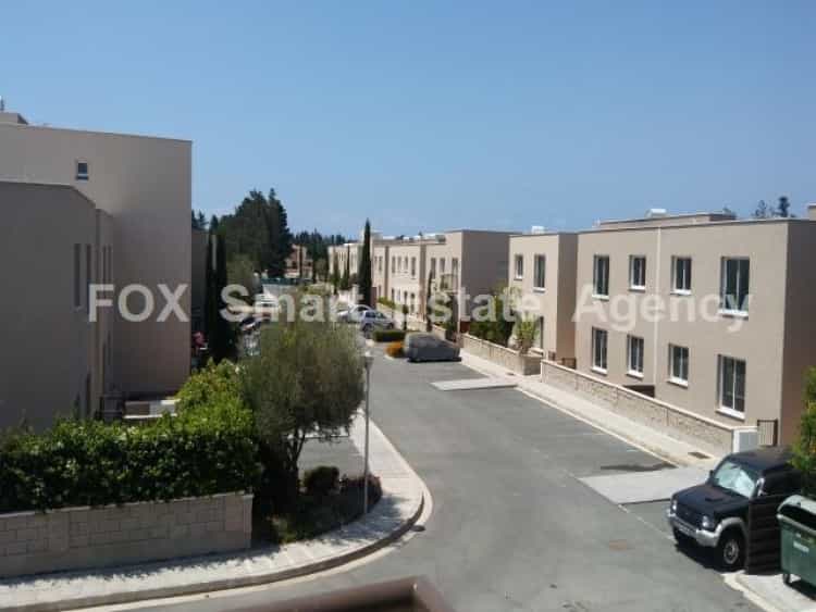 Condominium in Agia Marinouda, Pafos 10068793