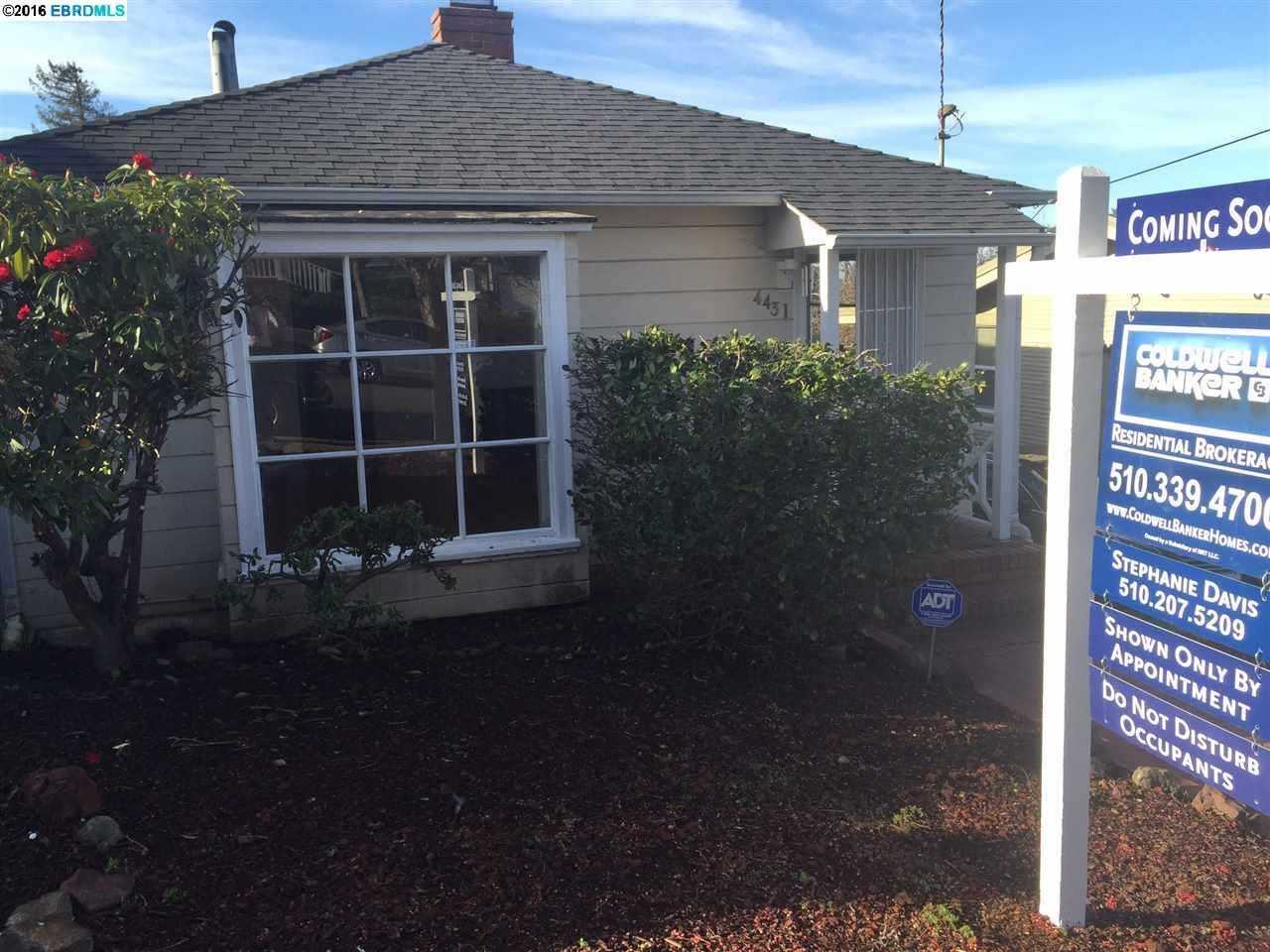 House in Oakland, California 10068796