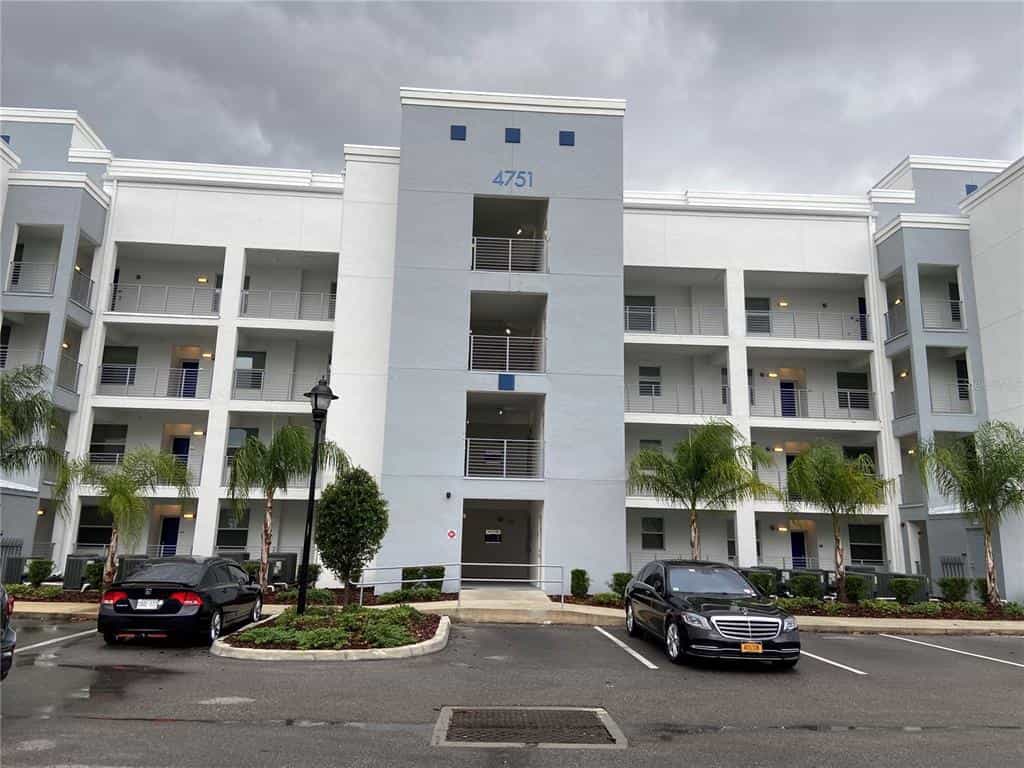 Condominium in Kussimmee, Florida 10068912