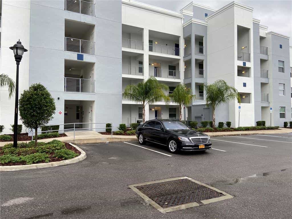 Condominium in Kussimmee, Florida 10068912