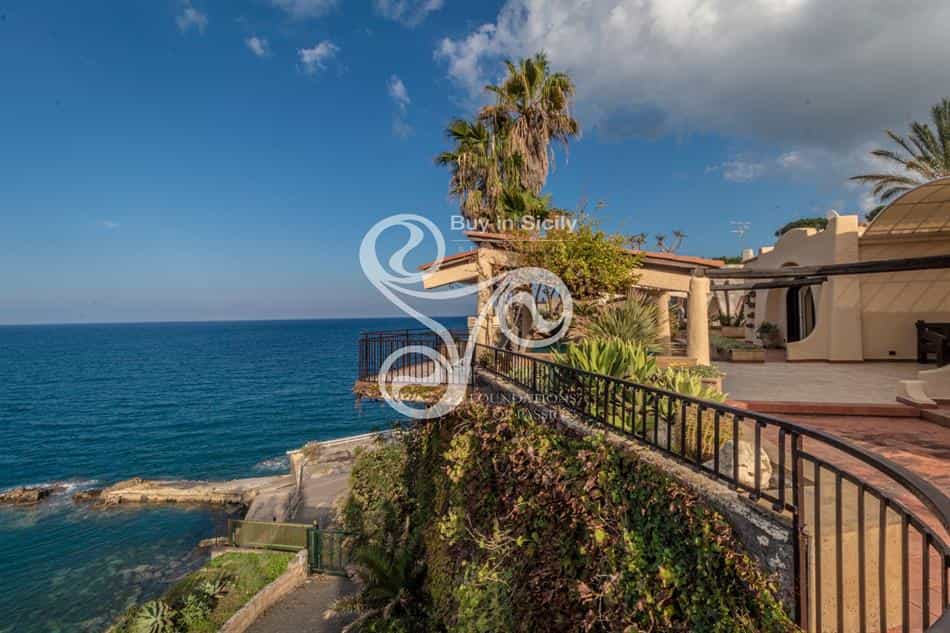 Casa nel Baia del Riccio, Sicily 10069022