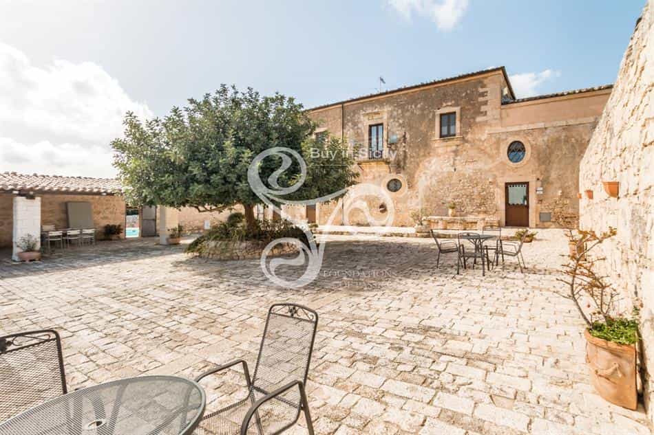 жилой дом в Santa Croce Camerina, Sicily 10069025