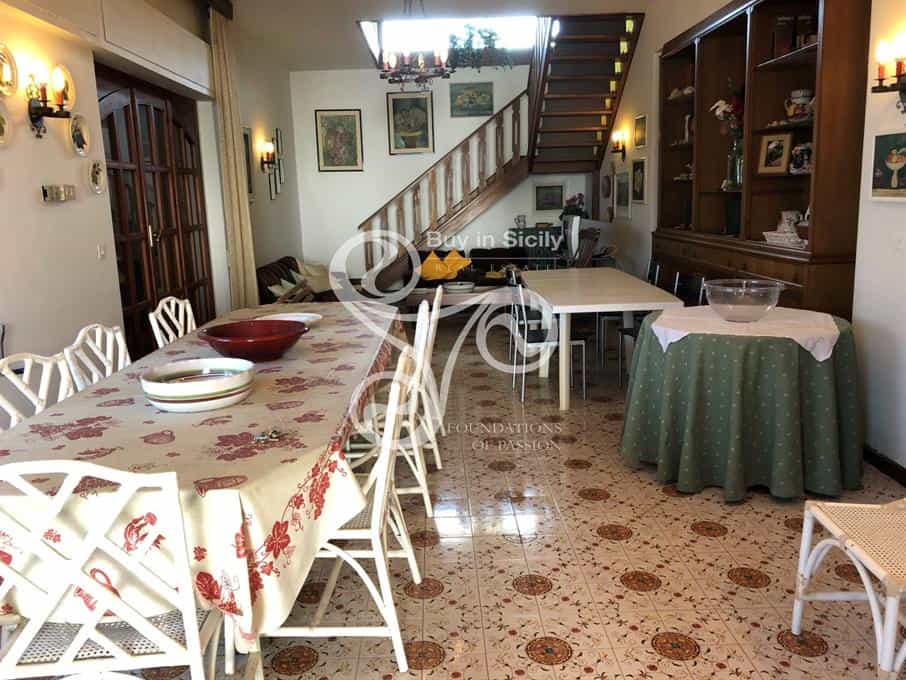 Talo sisään Pedara, Sisiliassa 10069091