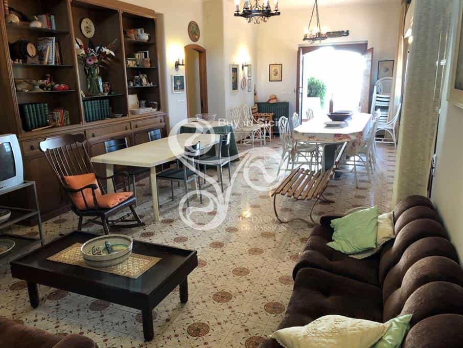 Talo sisään Pedara, Sisiliassa 10069091