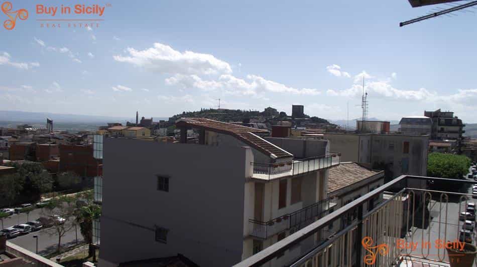 Condominium dans Paterno, Sicile 10069262