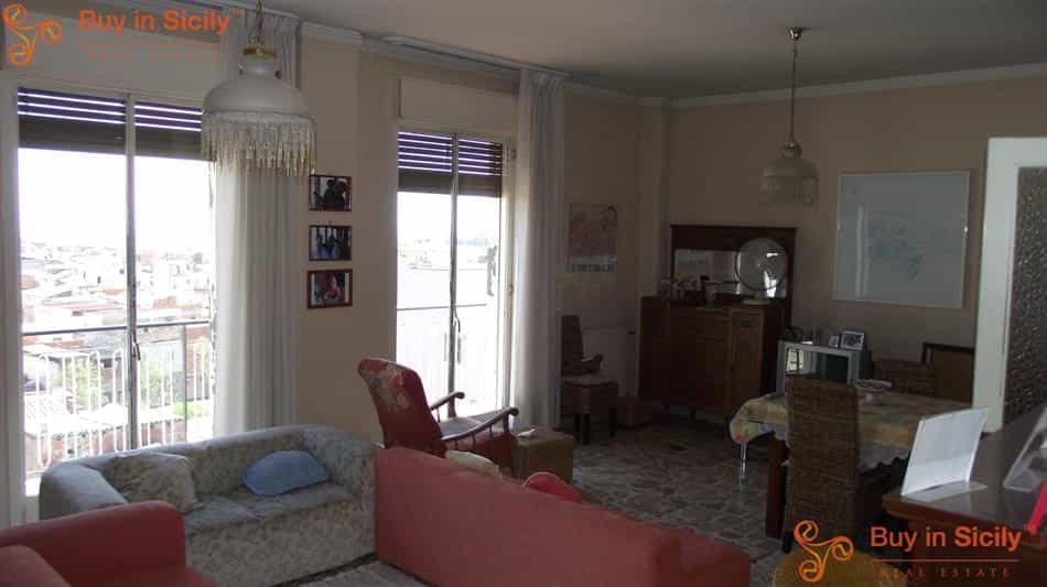 Condominium dans Paterno, Sicile 10069262