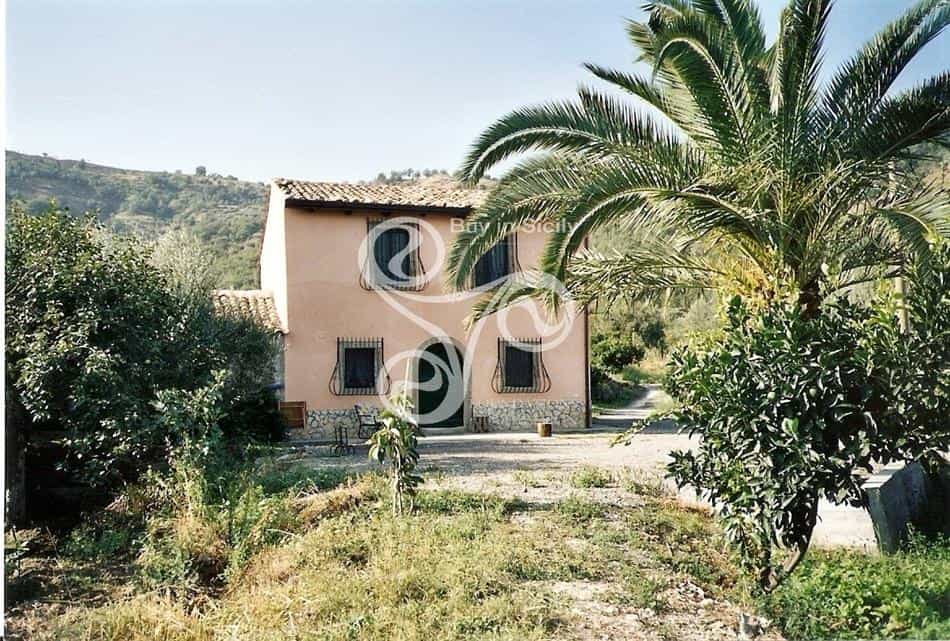 rumah dalam Moio Alcantara, Sicilia 10069298