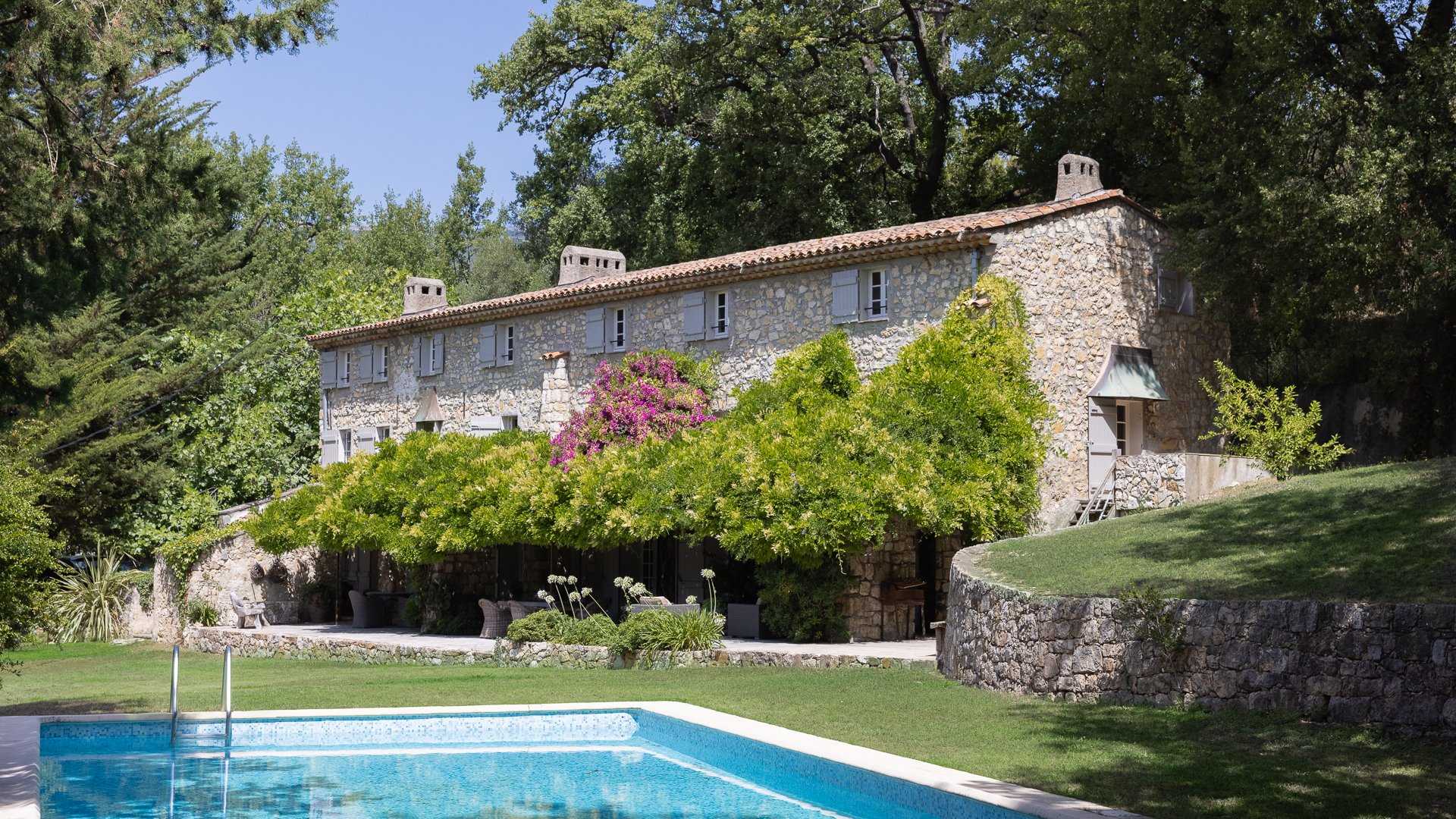 Talo sisään Chateauneuf-Grasse, Provence-Alpes-Cote d'Azur 10069524