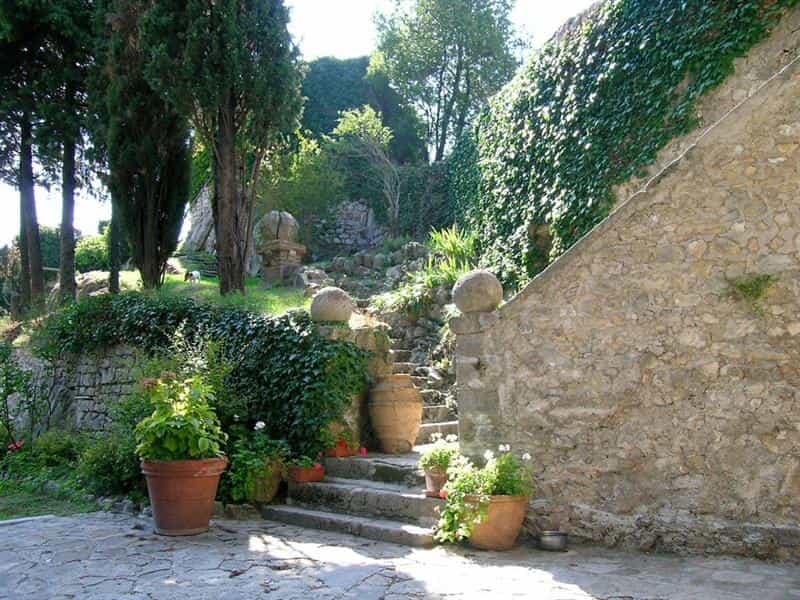 Συγκυριαρχία σε Historical Villa inside of the Castle, Veneto 10069572