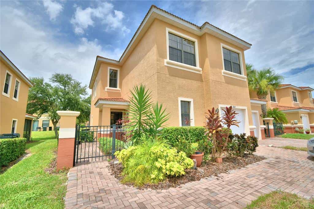 House in Poinciana, Florida 10069573