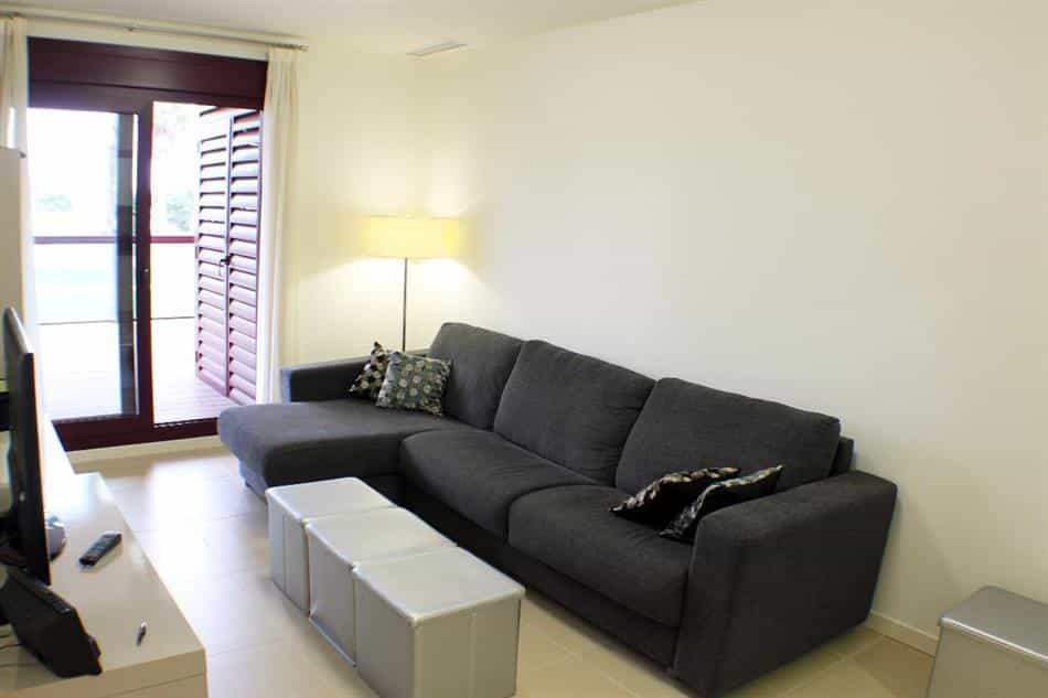 Condominium in Pilar de la Horadada, Alicante 10069608