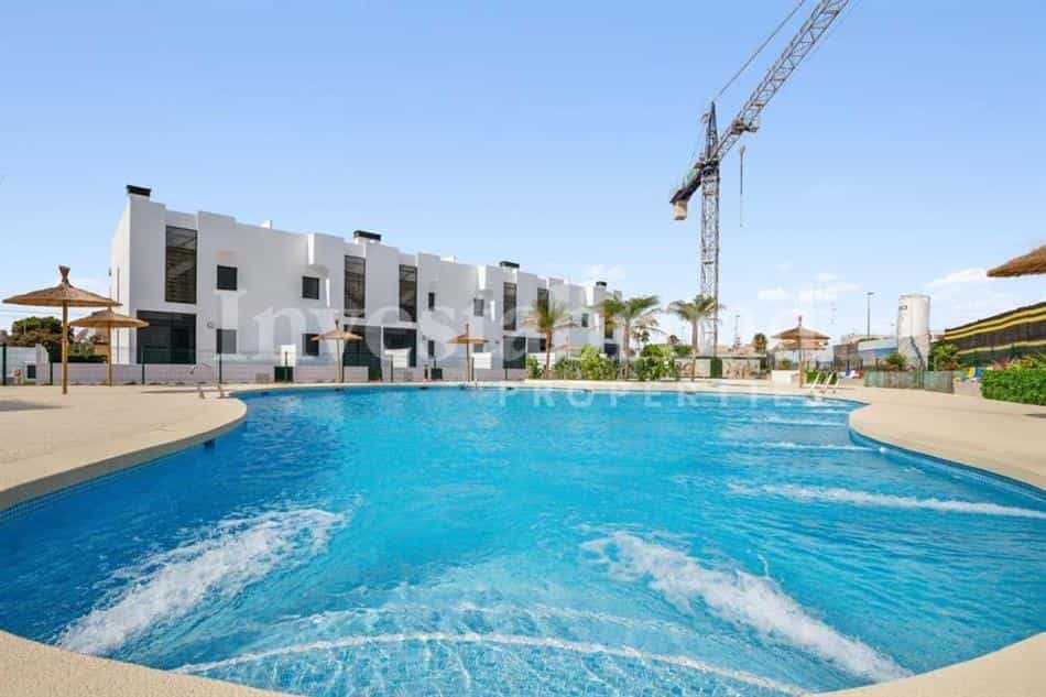 Condominium in Pilar de la Horadada, Alicante 10069618