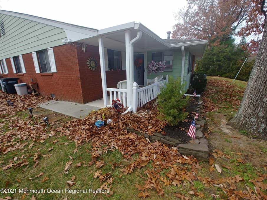 House in Manchester, New Jersey 10069949