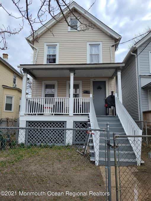 House in Asbury Park, New Jersey 10069972