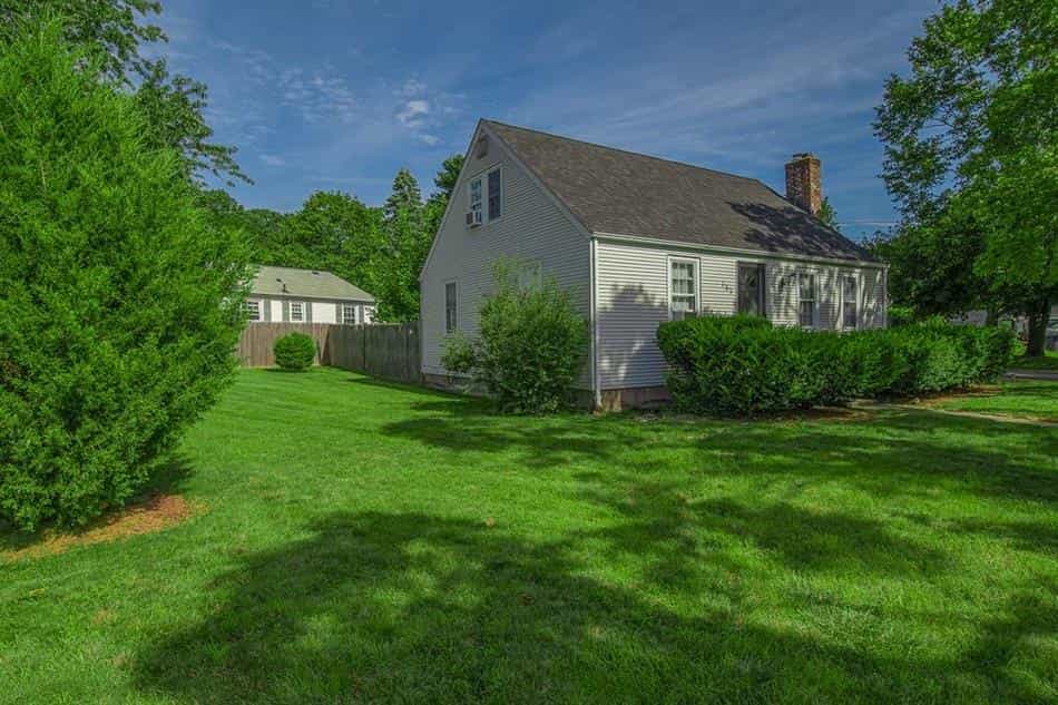 Dom w Warwicka, Rhode Island 10070229