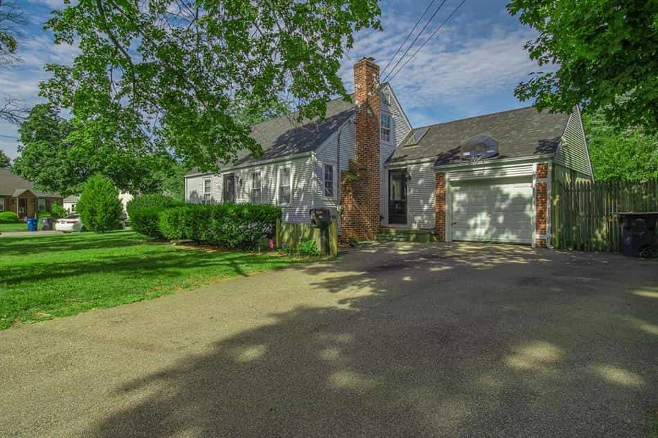 House in Warwick, Rhode Island 10070229