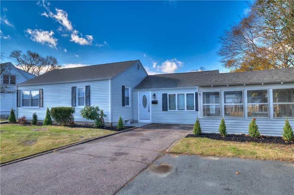 House in Spring Lake, Rhode Island 10070232