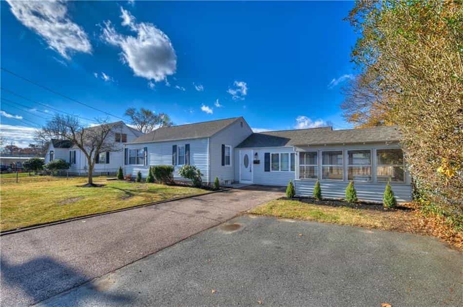 House in Spring Lake, Rhode Island 10070232