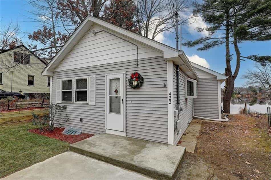 House in Warwick, Rhode Island 10070240