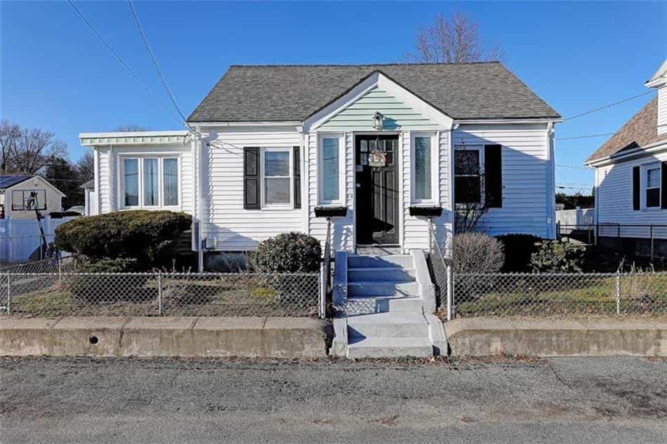 House in Lymansville, Rhode Island 10070242
