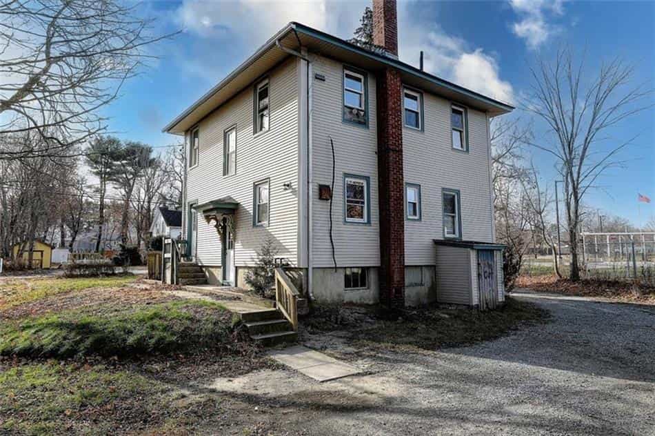 Condominium in Spring Lake, Rhode Island 10070254