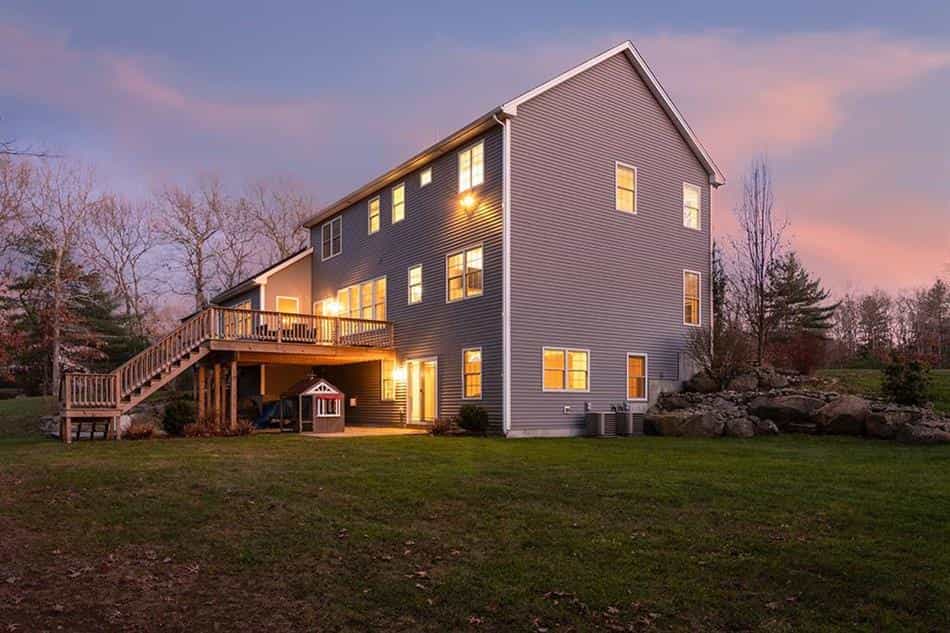 House in Spring Lake, Rhode Island 10070330