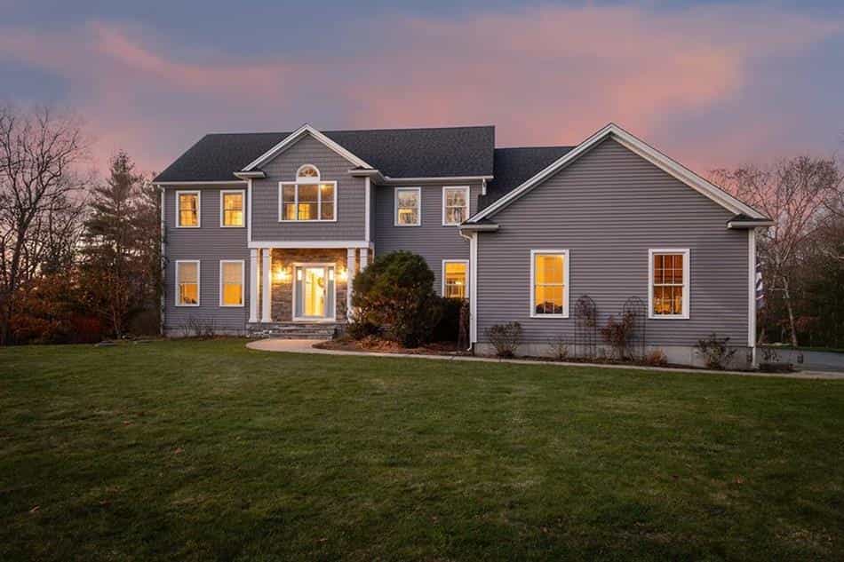 House in Spring Lake, Rhode Island 10070330