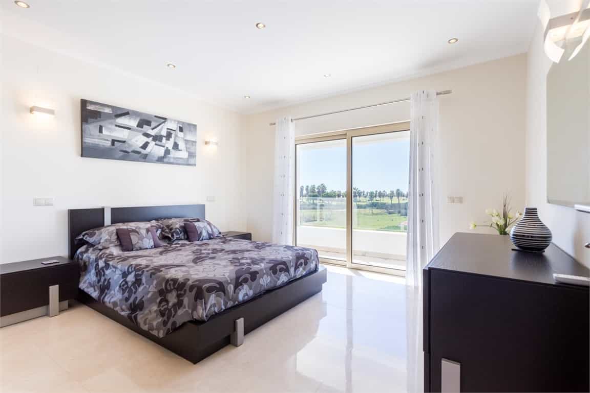 Condominio en GalÃ©, Algarve 10071428