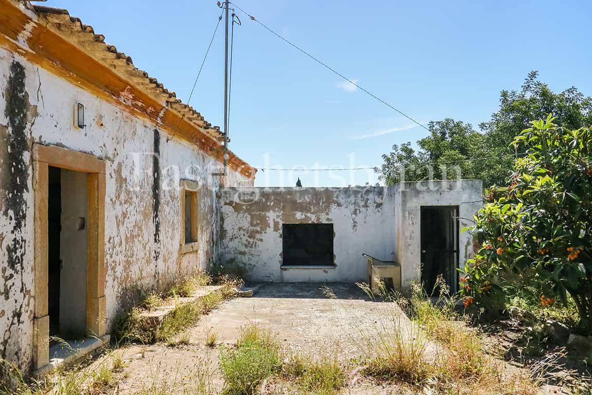 Condominium in LoulÃ©, Algarve 10071497