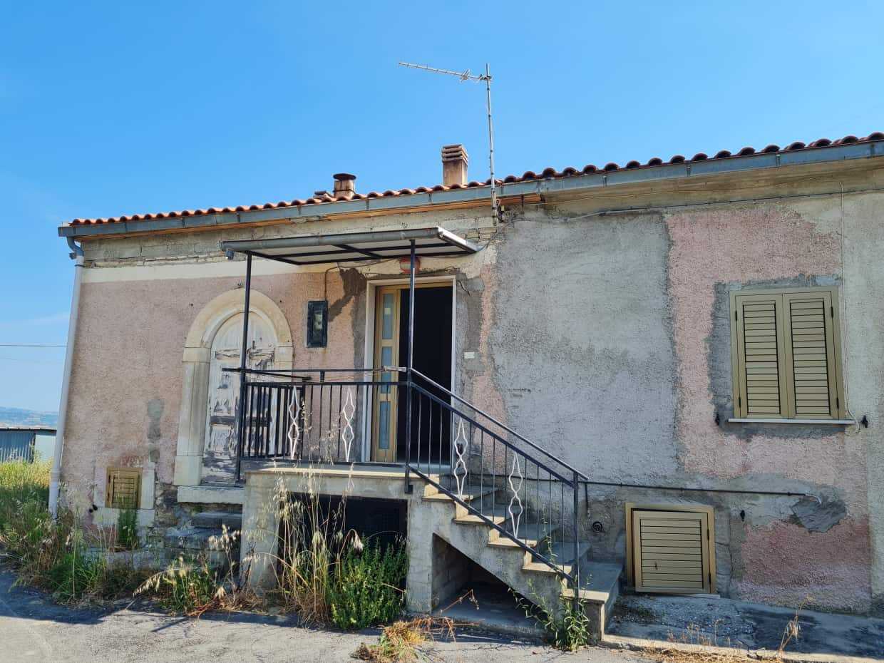 Condominium in San Valentino in Abruzzo Citeriore, Abruzzen 10071544