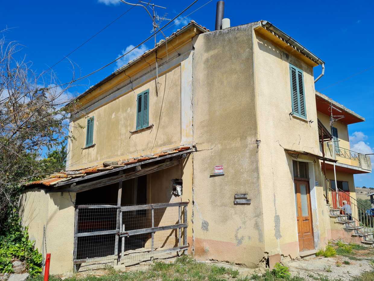 公寓 在 Alanno, Abruzzo 10071578
