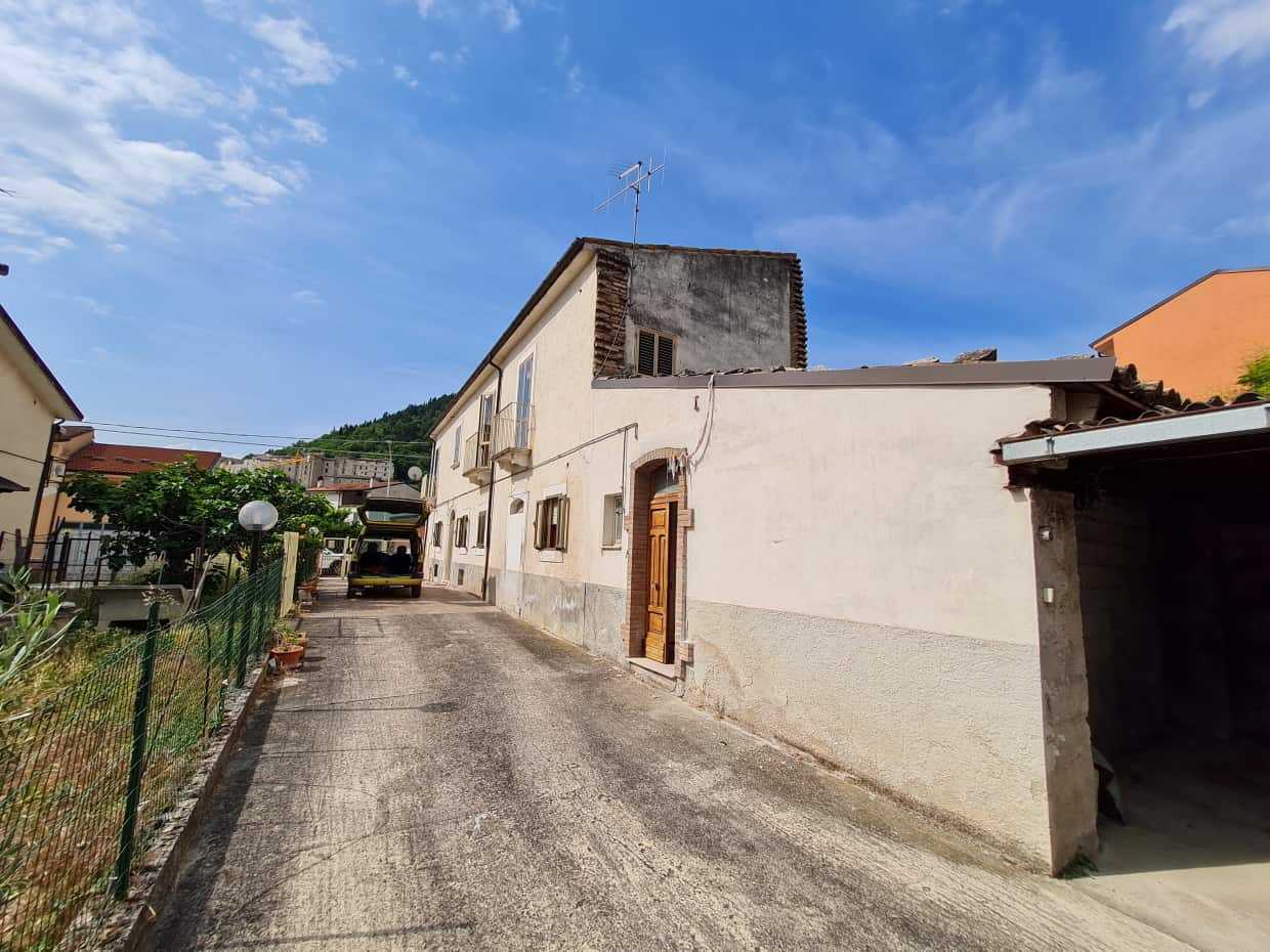 Dom w Vittorito, Abruzzo 10071592