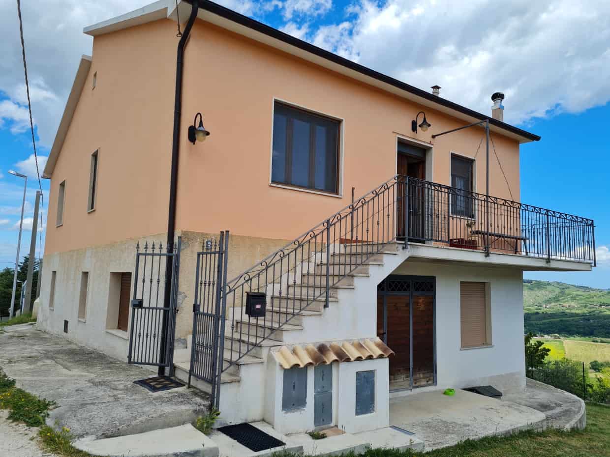Будинок в Abbateggio, Абруццо 10071604