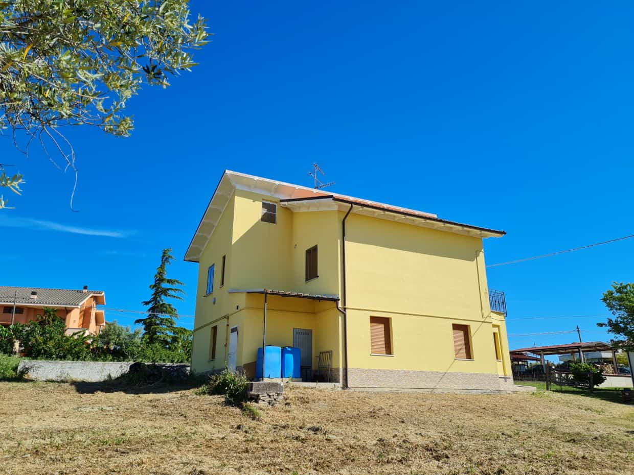 σπίτι σε Nocciano, Abruzzo 10071609