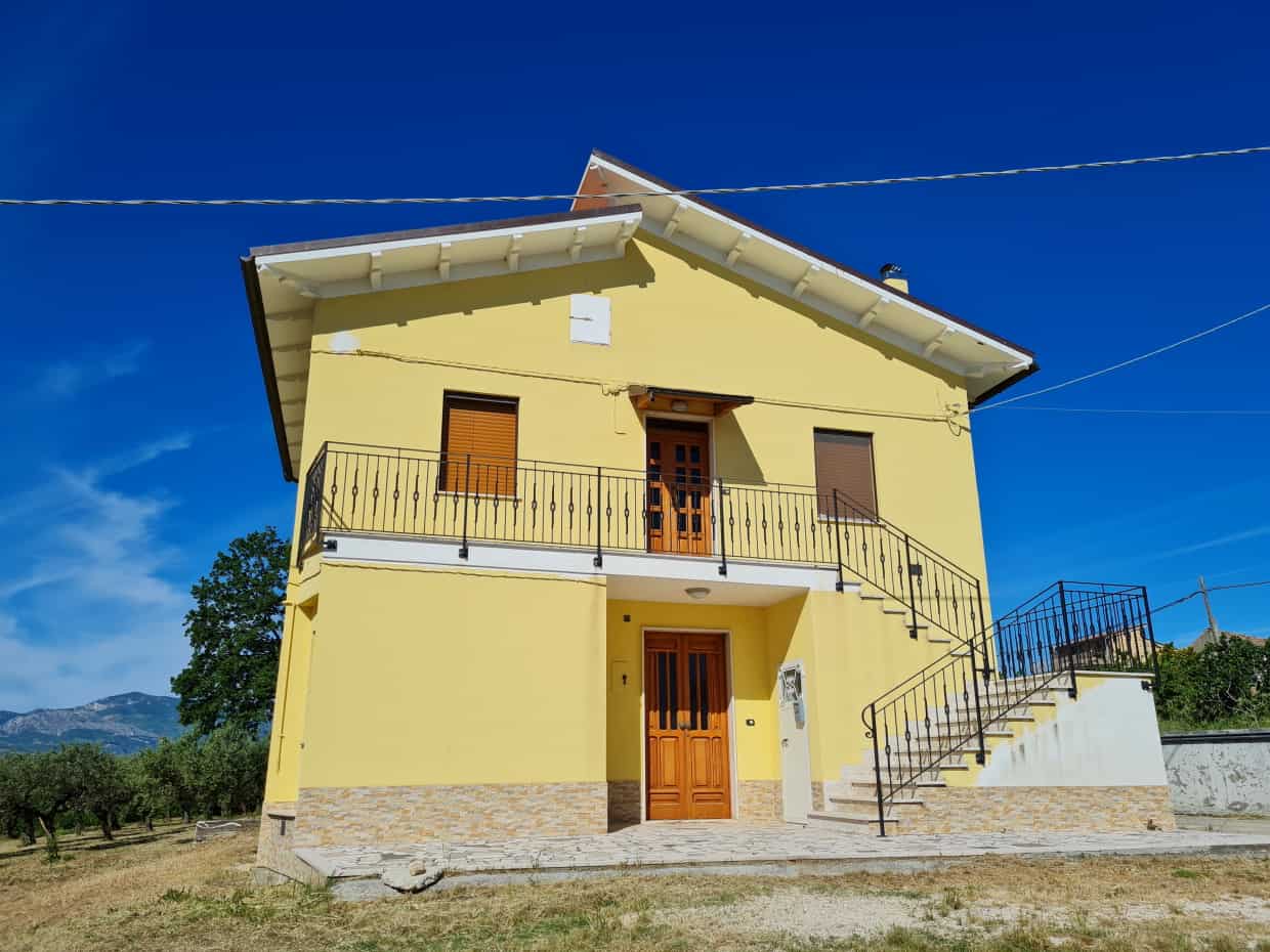 房子 在 Nocciano, Abruzzo 10071609