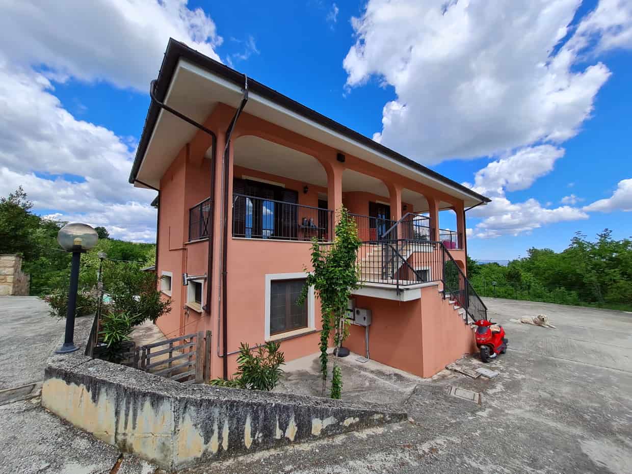 Будинок в Abbateggio, Abruzzo 10071613