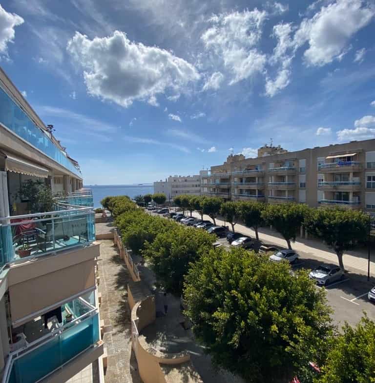 Condominium dans Ibiza, les Îles Baléares 10072502
