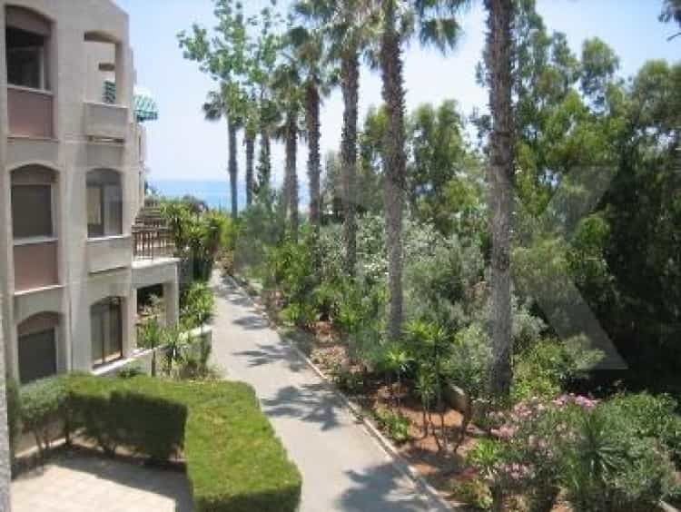 Condominium in Agios Tychon, Larnaka 10073422