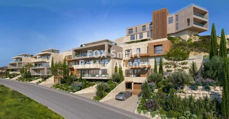 Condominium in Agios Tychon, Limassol 10075236