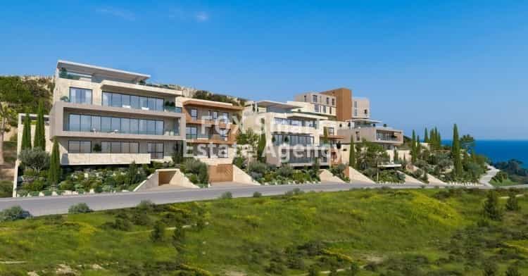 Condominium in Agios Tychon, Larnaka 10075238