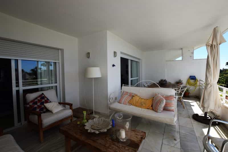 Condominium in Guadalmina Baja, Costa Del Sol 10076741