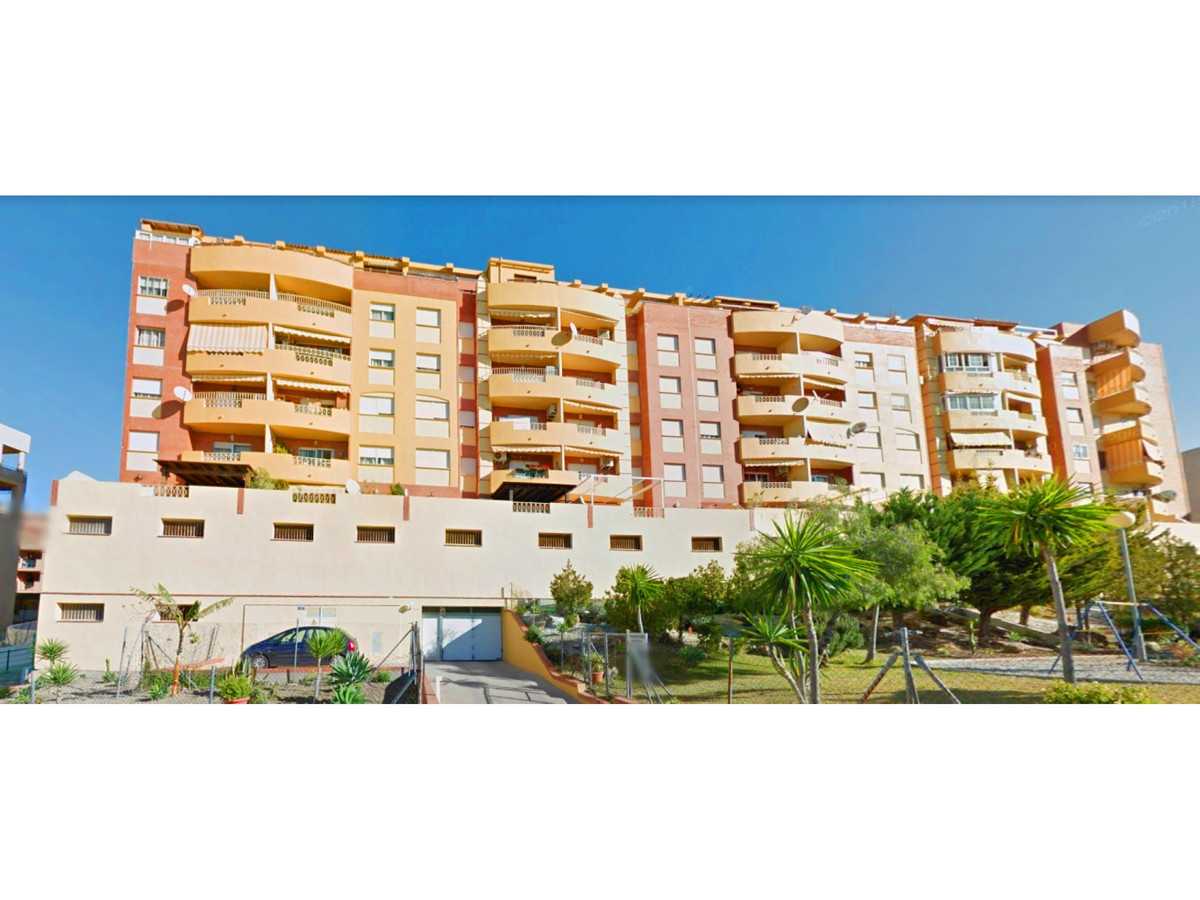 Condominium in Estepona, Andalusia 10077265