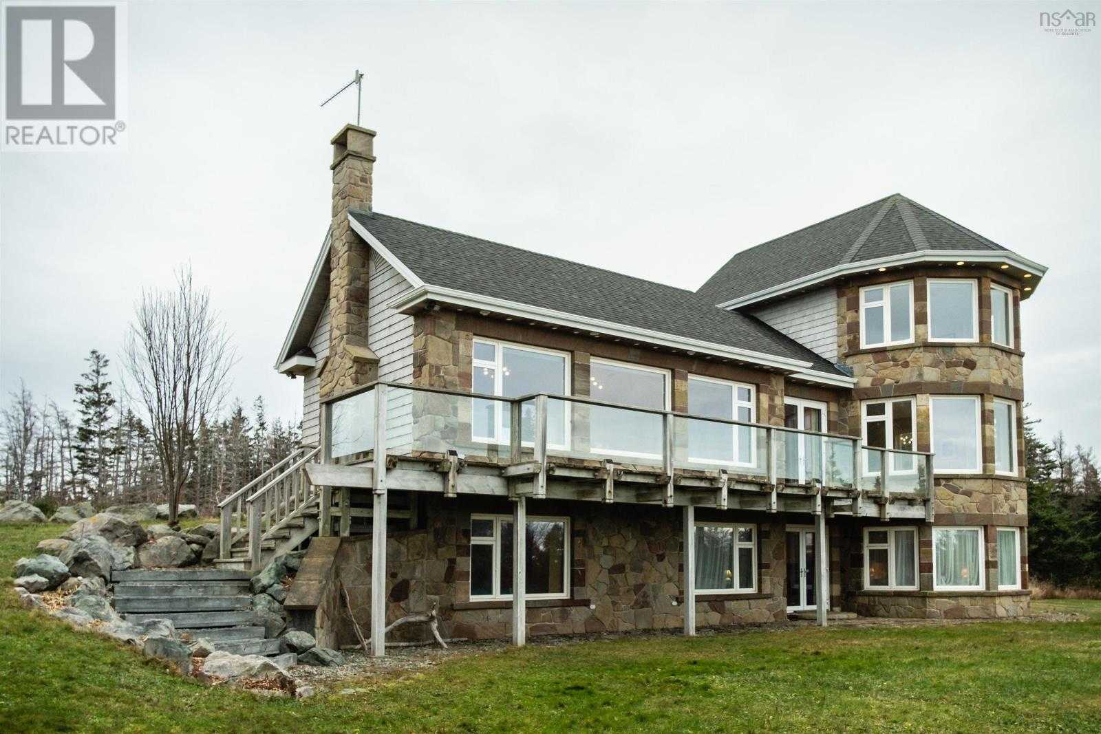 Rumah di Mulgrave, Nova Scotia 10078672