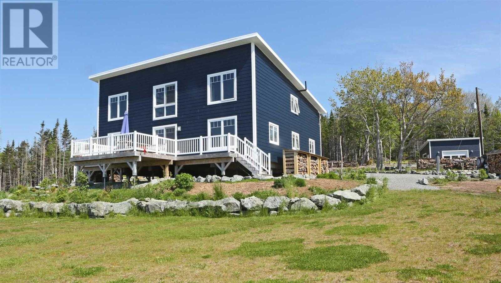 House in Baddeck, Nova Scotia 10078707