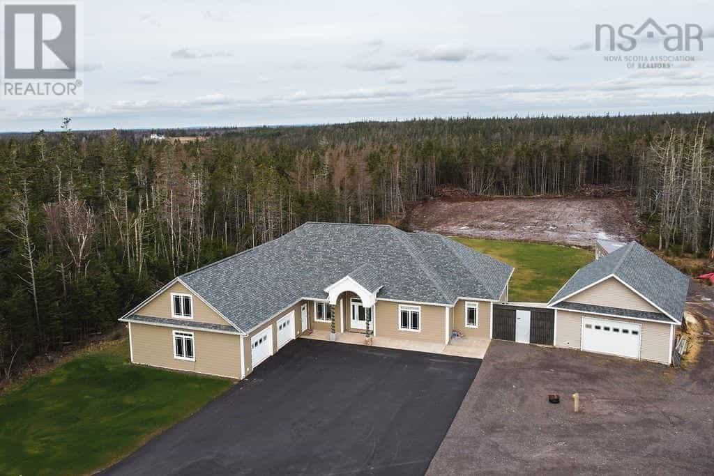 Dom w Arichat, Nova Scotia 10078723