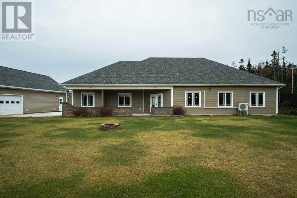House in Arichat, Nova Scotia 10078723